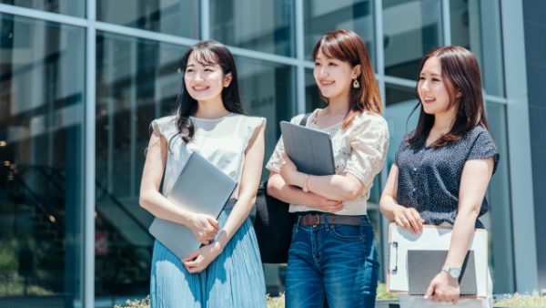 児童福祉司になるには？資格取得の方法や条件、仕事内容と4つの適性について解説