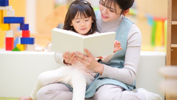 幼稚園教諭になるには？仕事内容と5つの適性、学び方について解説